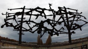 22 марта 1933 года в Дахау начал действовать первый концентрационный лагерь в фашистской Германии.